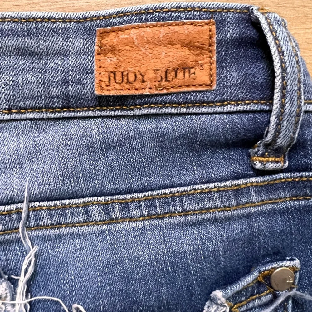 Judy Blue Mid-Rise Distressed Straight Cropped Jeans – Size 5/27 - Picture 8 of 8